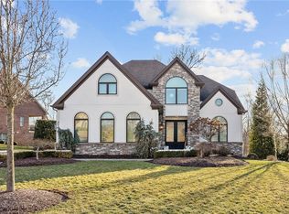 2100 Johns Ridge Rd, Coraopolis, PA 15108