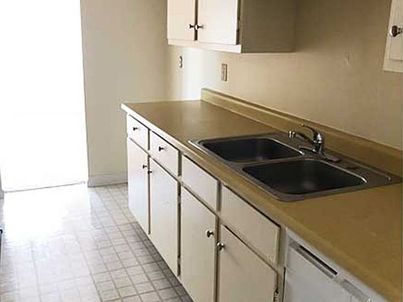 3rd image of 1600 Thompson Heights Ave APT 105