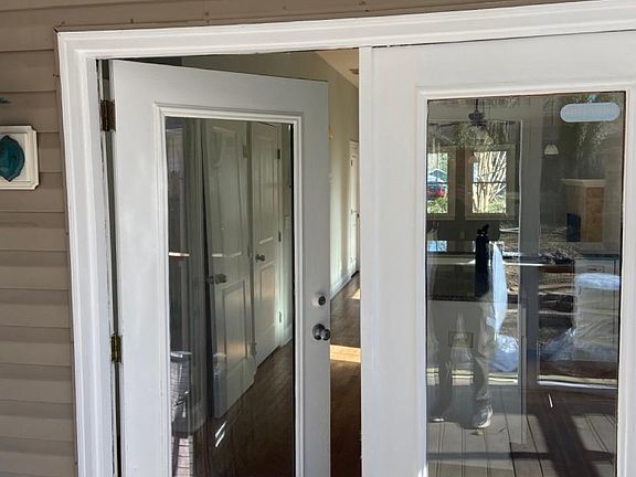 4th image of 1635 Logie Ave