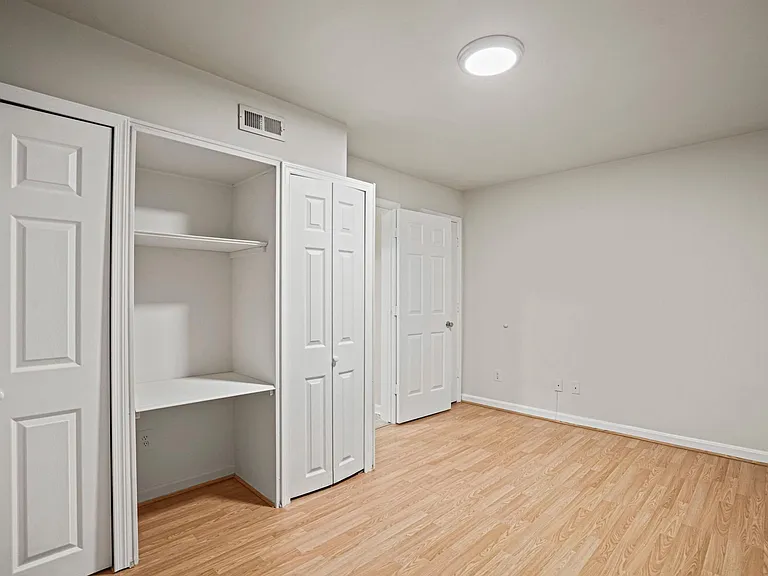 1141 N Vernon St — Photo 44