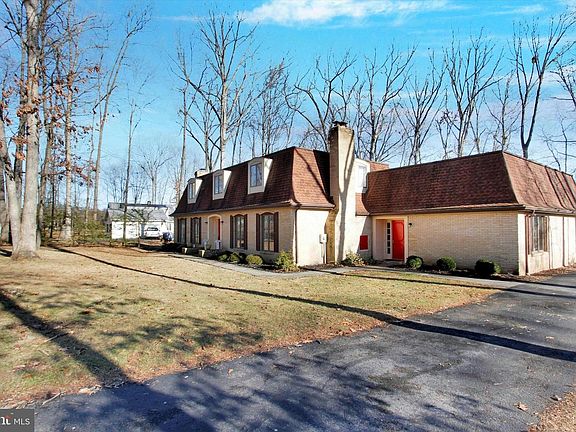 3rd image of 316 Oak Ln