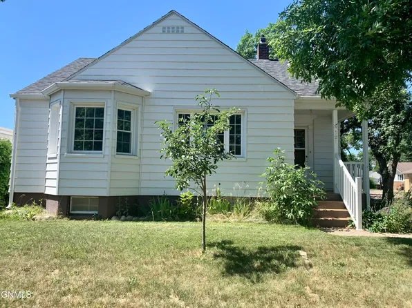 321 1st Ave NW, Hazen, ND 58545