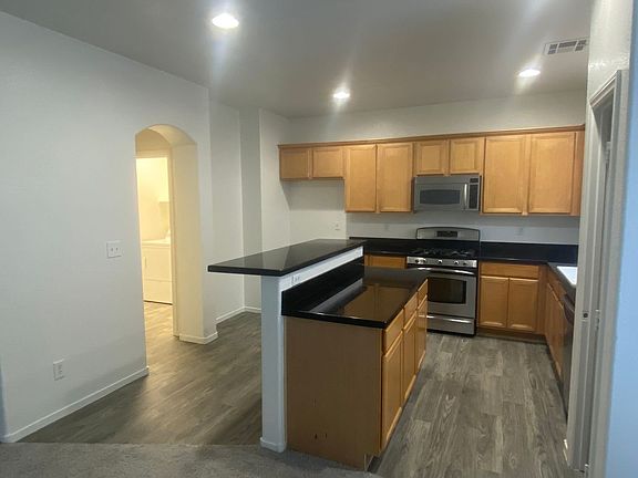 4th image of 341 Fox Blitz Ave