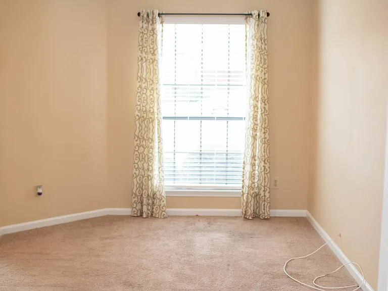 7175 Glendyne Dr N — Photo 24
