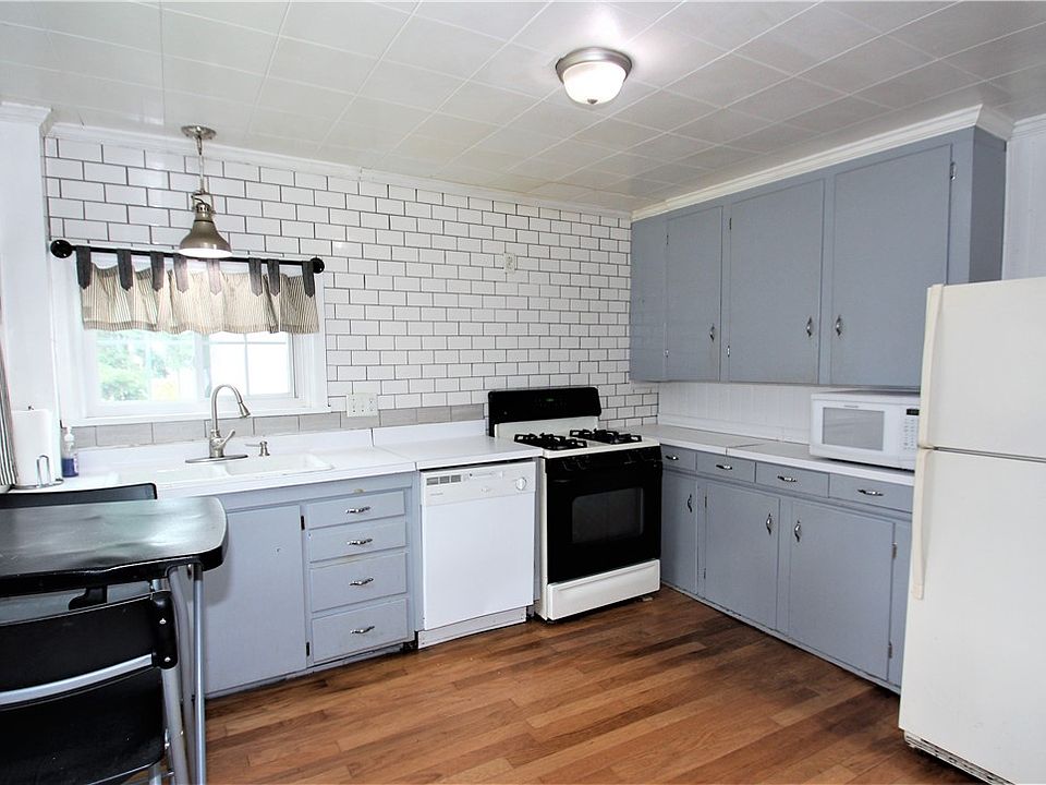 54 Brockway Pl, Brockport, NY 14420 Zillow