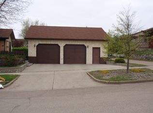 204 6th St NW, Valley City, ND 58072