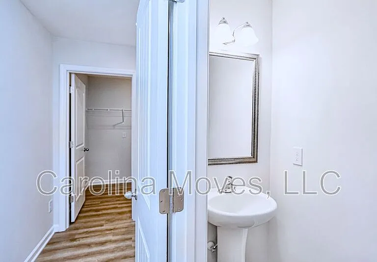 400 Chinchilla Dr — Photo 9