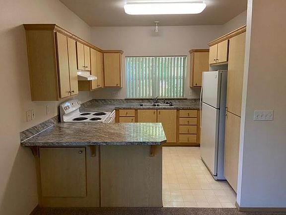 Newly done Kitchen countertops and cabinets.