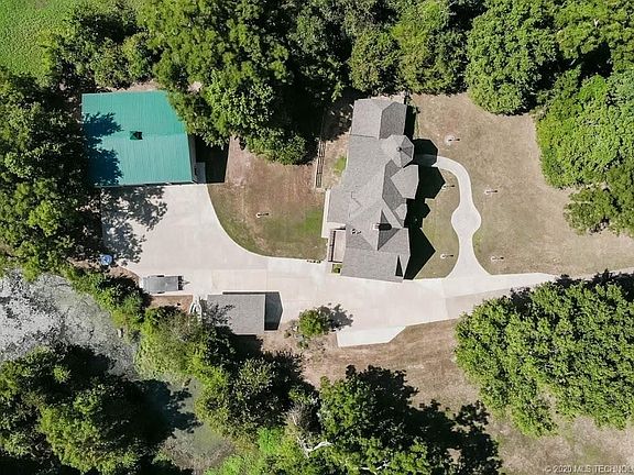 5th image of 2403 Parkwood Cir