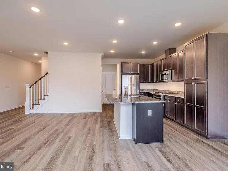 213 Harley Ln — Photo 8