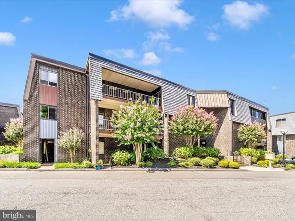 16 Stonehenge Cir APT 12, Baltimore, MD 21208