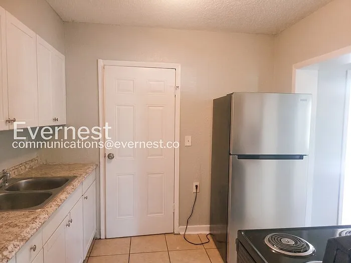 2175 W 16th St — Photo 13