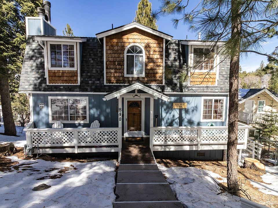 1st image of 890 Villa Grove Ave