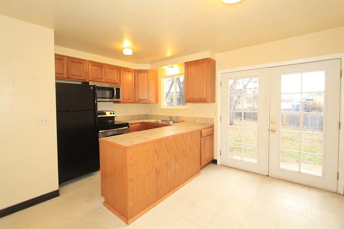 4 bed, 2.5 bath, 1600 sqft, $2,799 — Photo 1