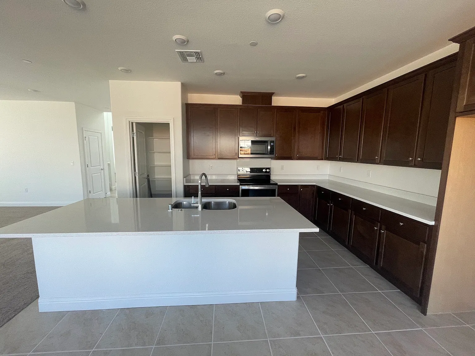 1442 Ascot Ln — Photo 4