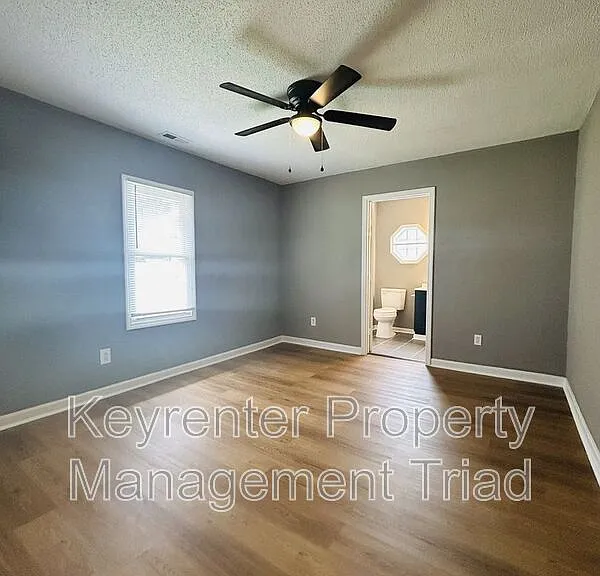 302 Charles St — Photo 4