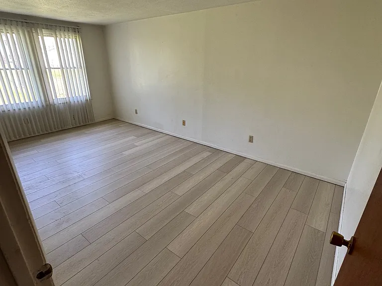 7190 N Roanoke Rd #4 — Photo 5
