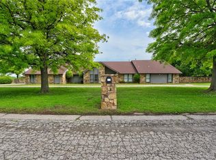 55 E Ranchwood Cir, Moore, OK 73160