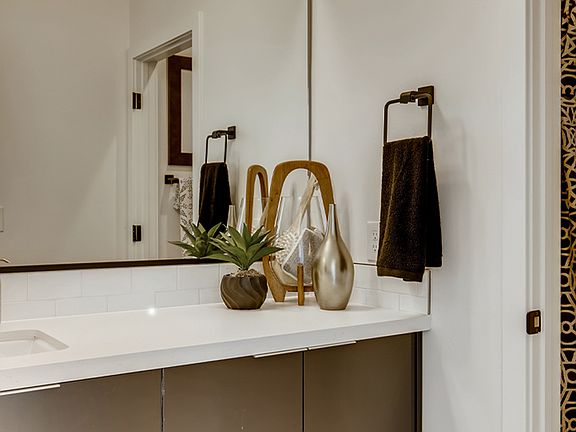 2nd image of 624 Amethyst Point Way #V8gzl7