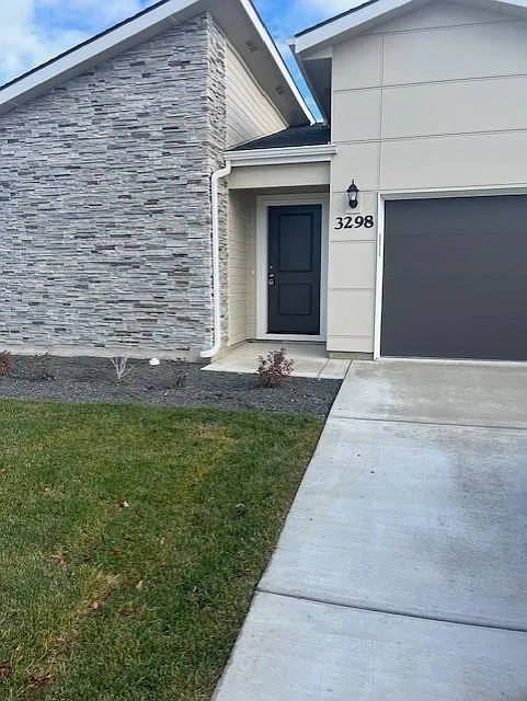 4 bed, 2009 sqft, $2,600 — Photo 2