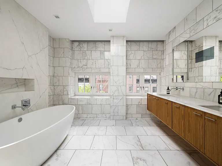 225 E 48th St #TOWNHOUSE — Photo 19