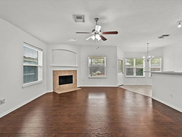202 Pebble Walk Ln — Photo 5