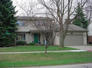 6090 Atkins Dr, Troy, MI 48085