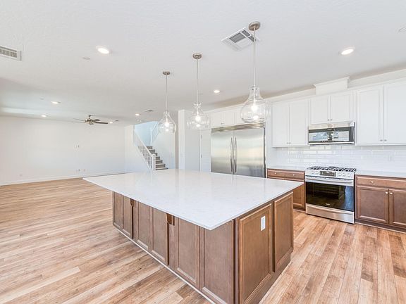 4th image of 298 N Laverne Ave