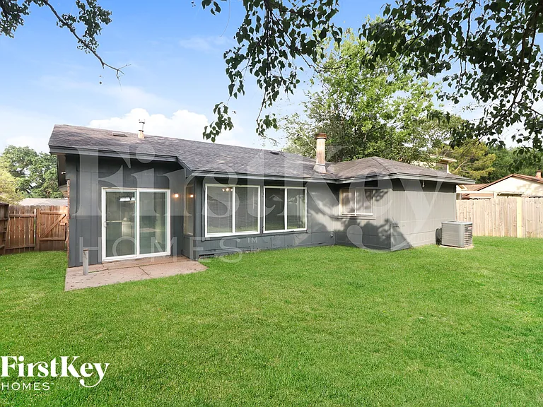 7506 Tetela Dr — Photo 18