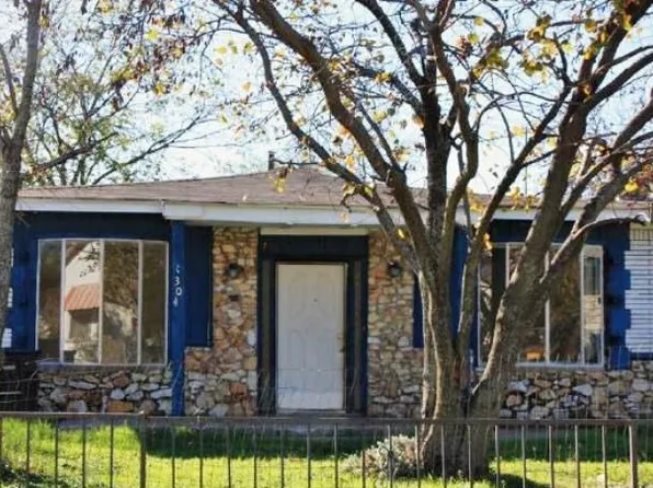 1304 E Arlington Ave, Fort Worth, TX 76104