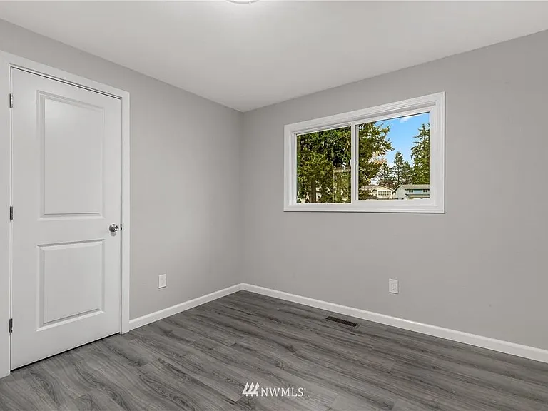 1034 Newport Ct NE — Photo 14