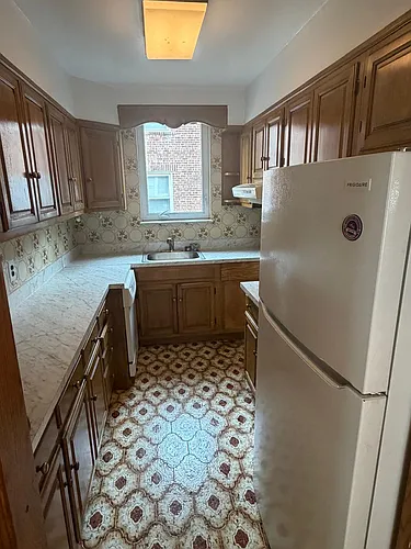 37 Courter Ave Photo 1