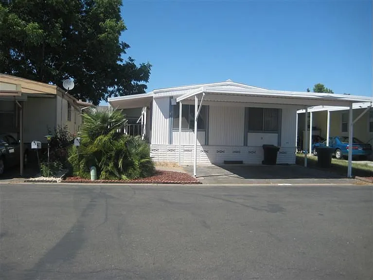 7611 Via La Luna Ln photo 1