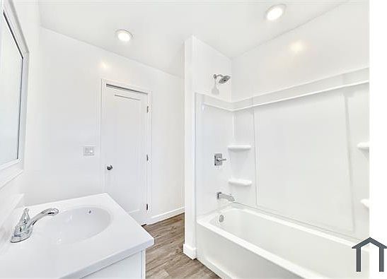 1st image of 3900 Nicolet Ave APT 12