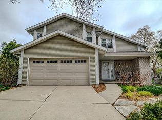 9 Dorchester Cir, Madison, WI 53719