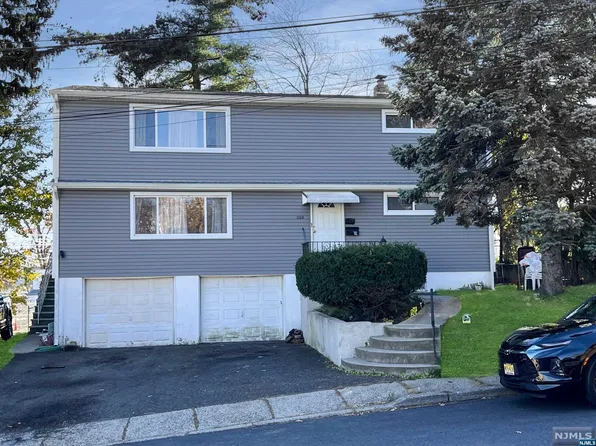 208 Echo Pl, Elmwood Park, NJ 07407