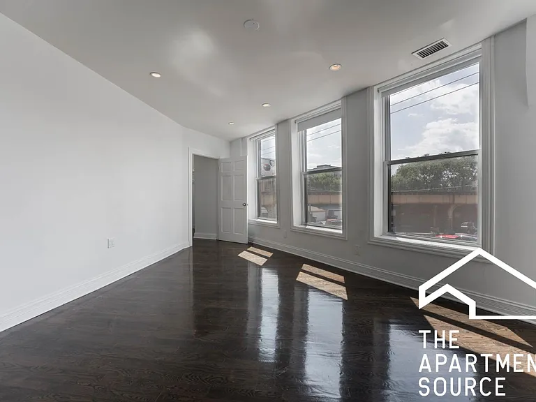 2450 N Milwaukee Ave #2 — Photo 11