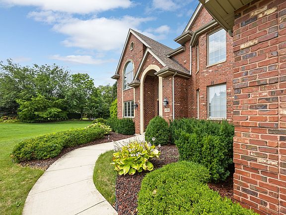 4th image of 21588 Williamsburg Ct