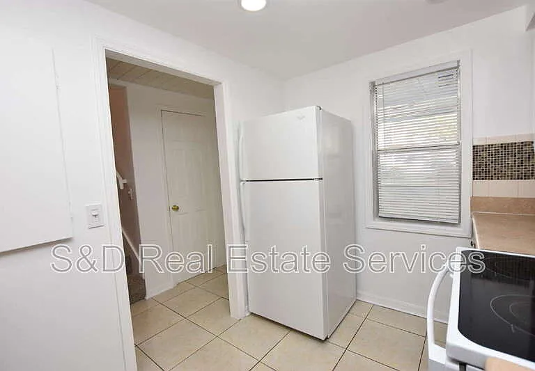 2221 9th St SE — Photo 4