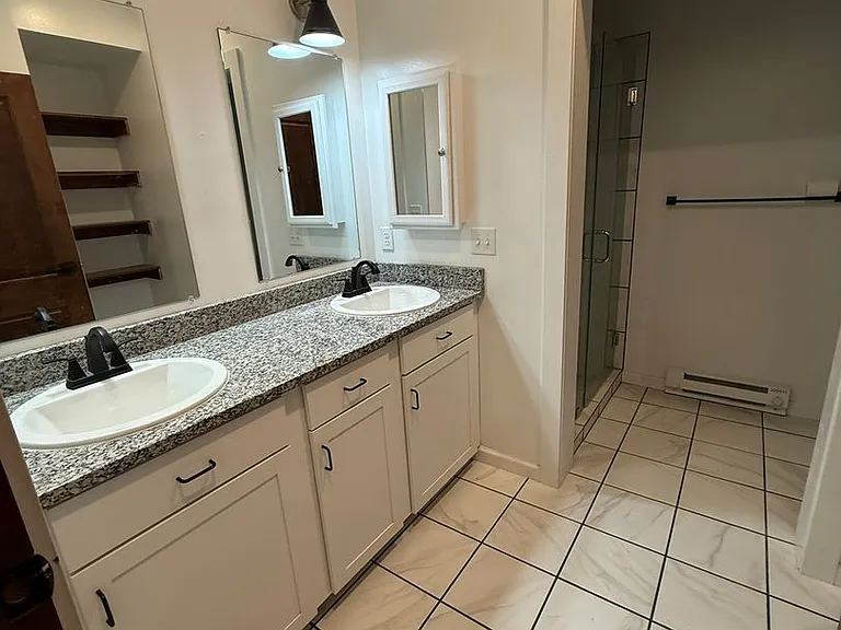 601 Robin Ln — Photo 9