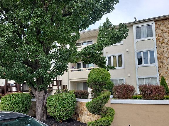 2nd image of 4 Bonnie Gellman Ct #A4