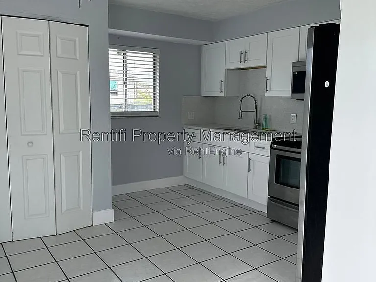 717 SE 9th St #A — Photo 19