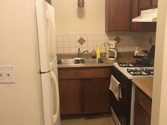 3rd image of 1545 W Pratt Blvd APT 103