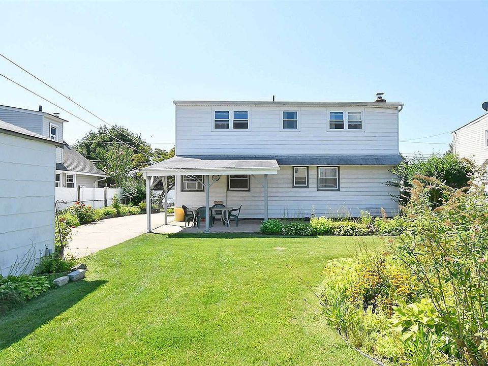 1st image of 4 Moore Dr