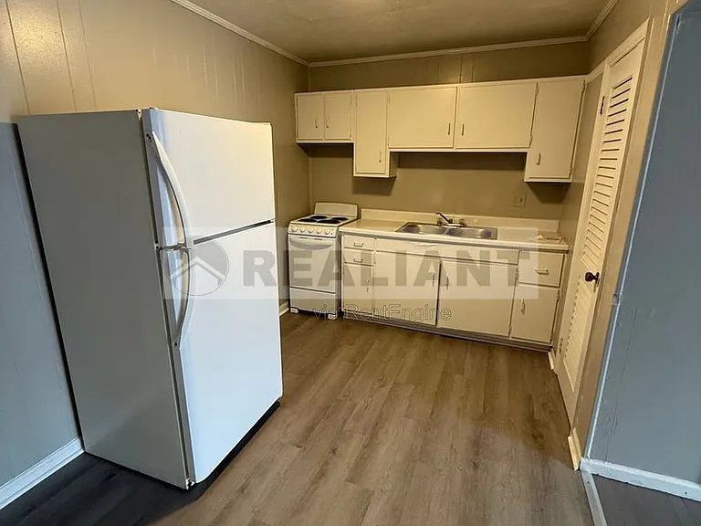 1708 Jennifer Road — Photo 9