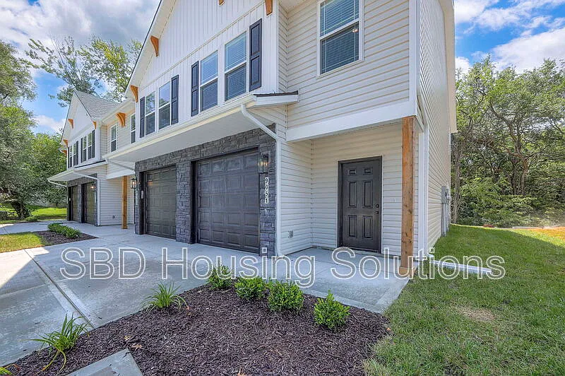 3 bed, 2.5 bath, $1,695 — Photo 2