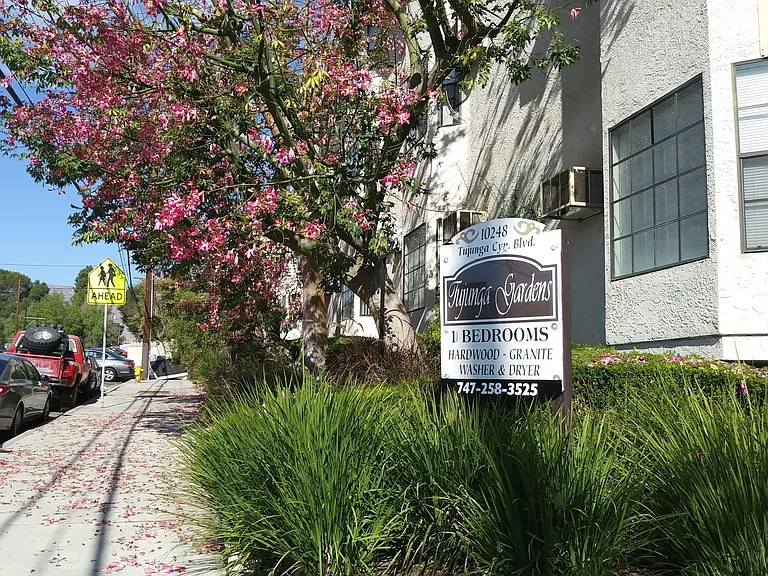 Tujunga Gardens — Photo 1