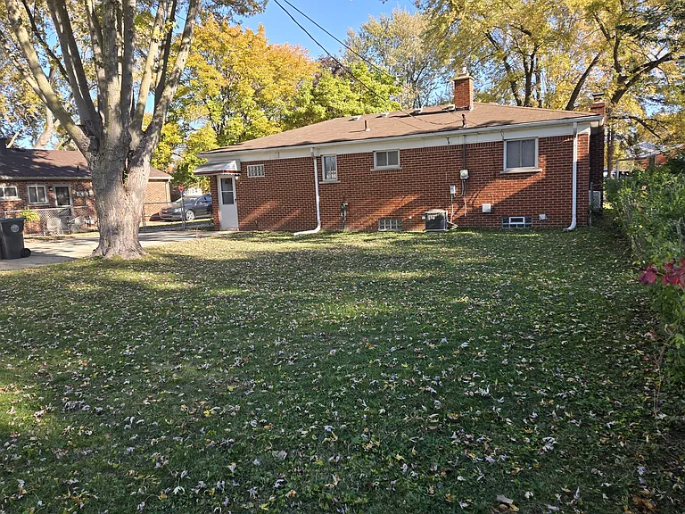 17629 Prospect St — Photo 14