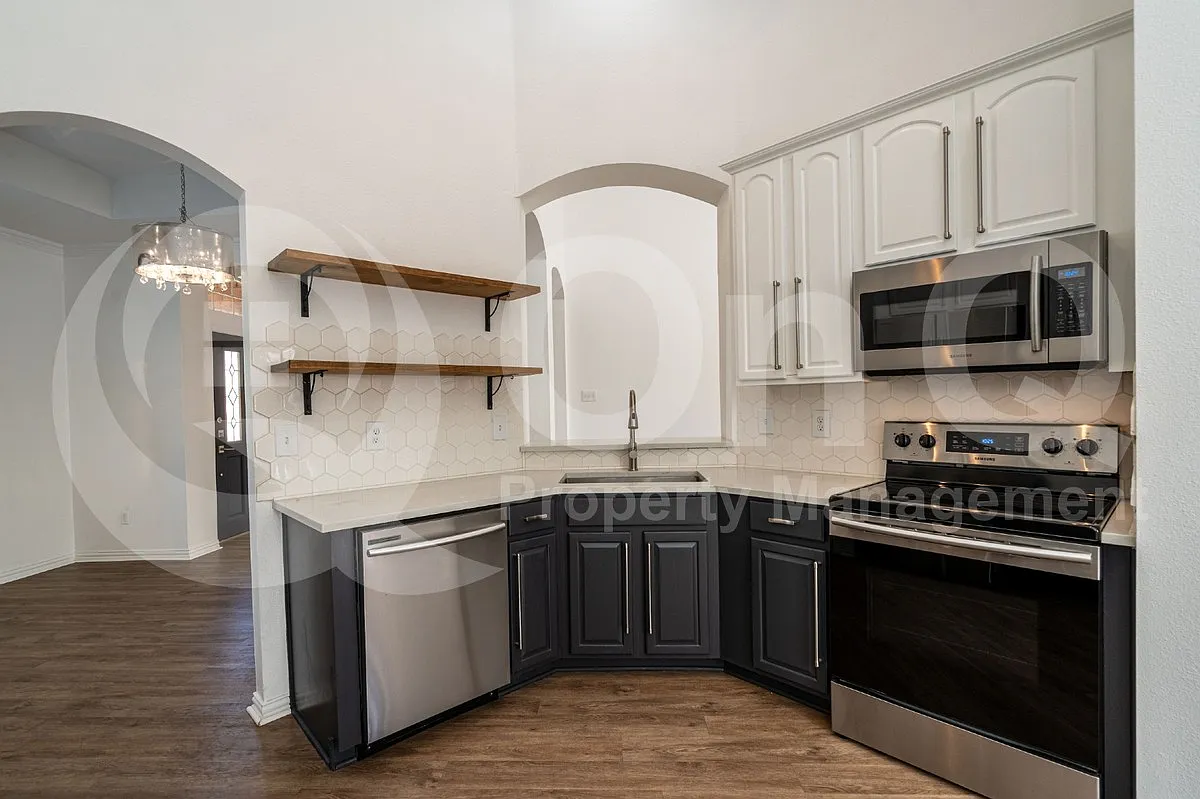 3 bed, 2.0 bath, 1777 sqft, $2,399 — Photo 4