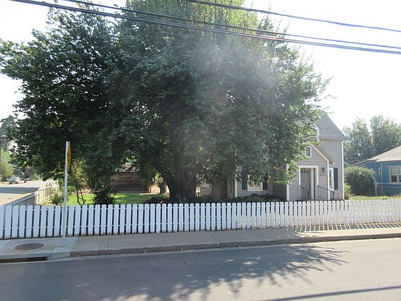 3rd image of 412 N Oregon St
